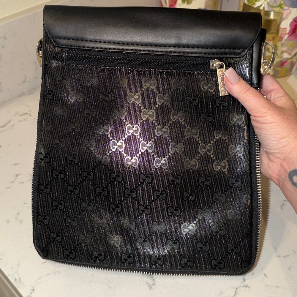 Gucci Black GG Supreme Crossbody with Red and Green Web Stripe - Picture 4 of 6